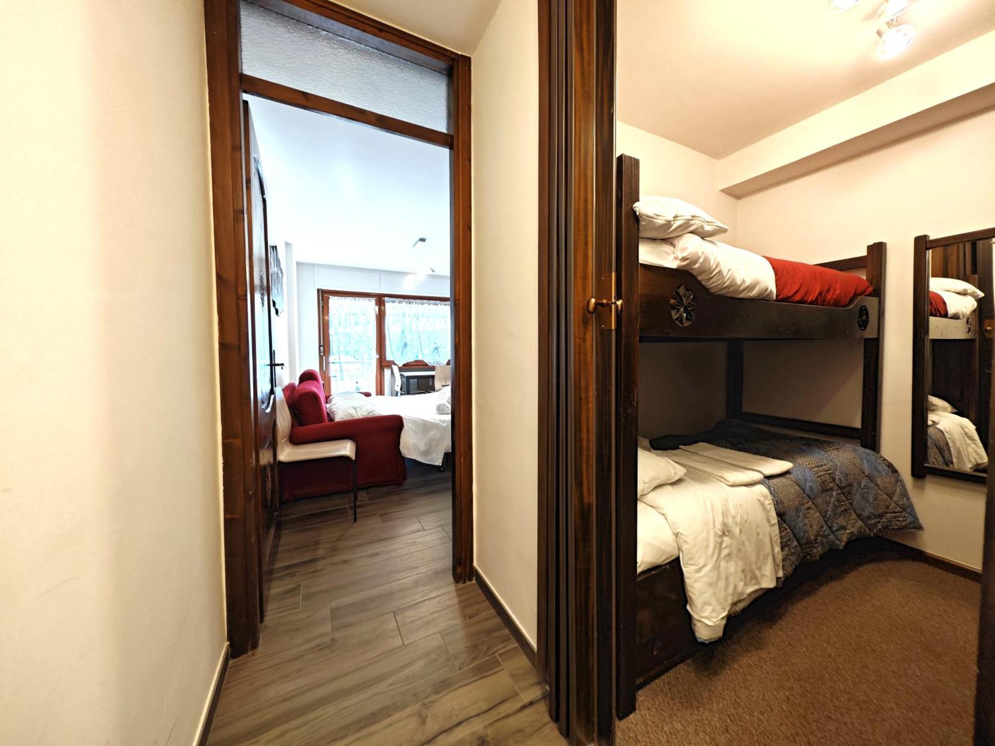 Hostdomus - City Center Apartment Sestriere Exterior photo